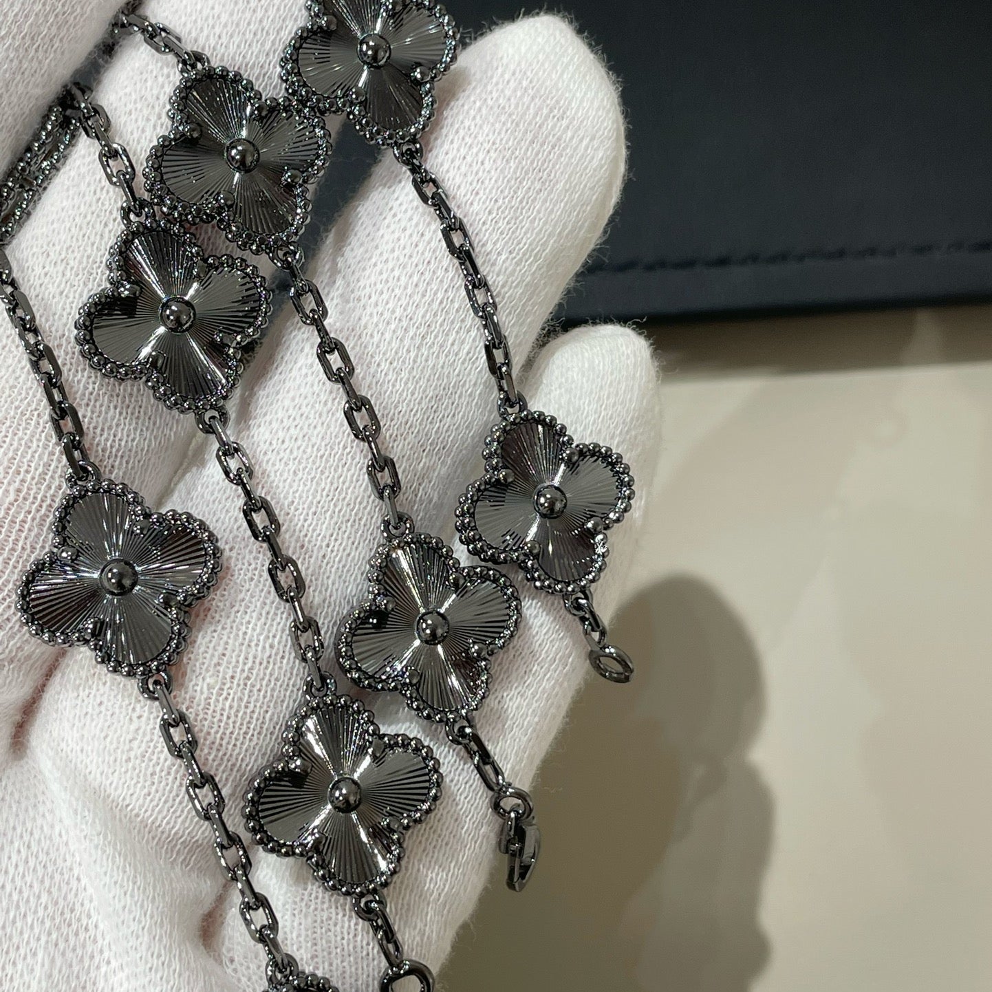 [Okajuri Jewelry]CLOVER 5 MOTIF BLACK BRACELET