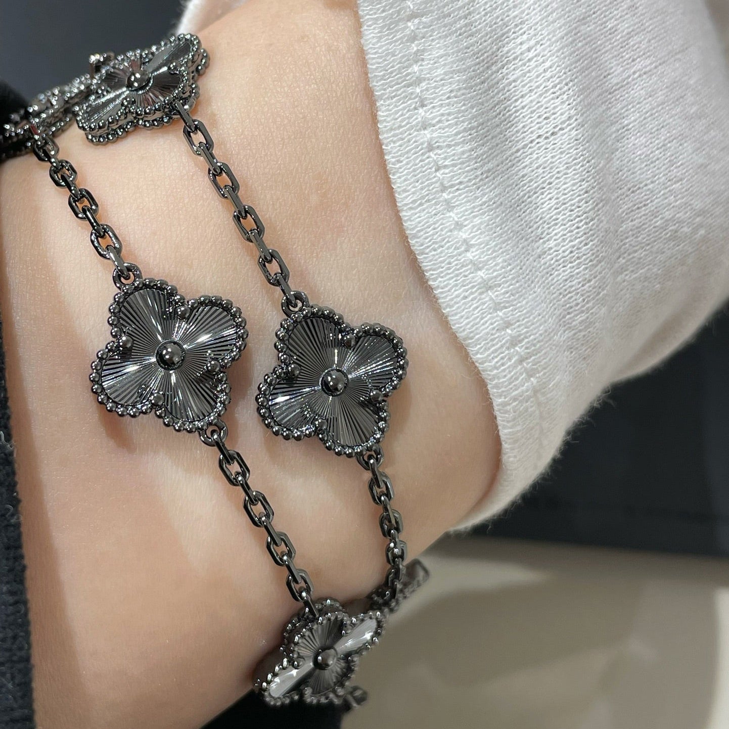 [Okajuri Jewelry]CLOVER 5 MOTIF BLACK BRACELET