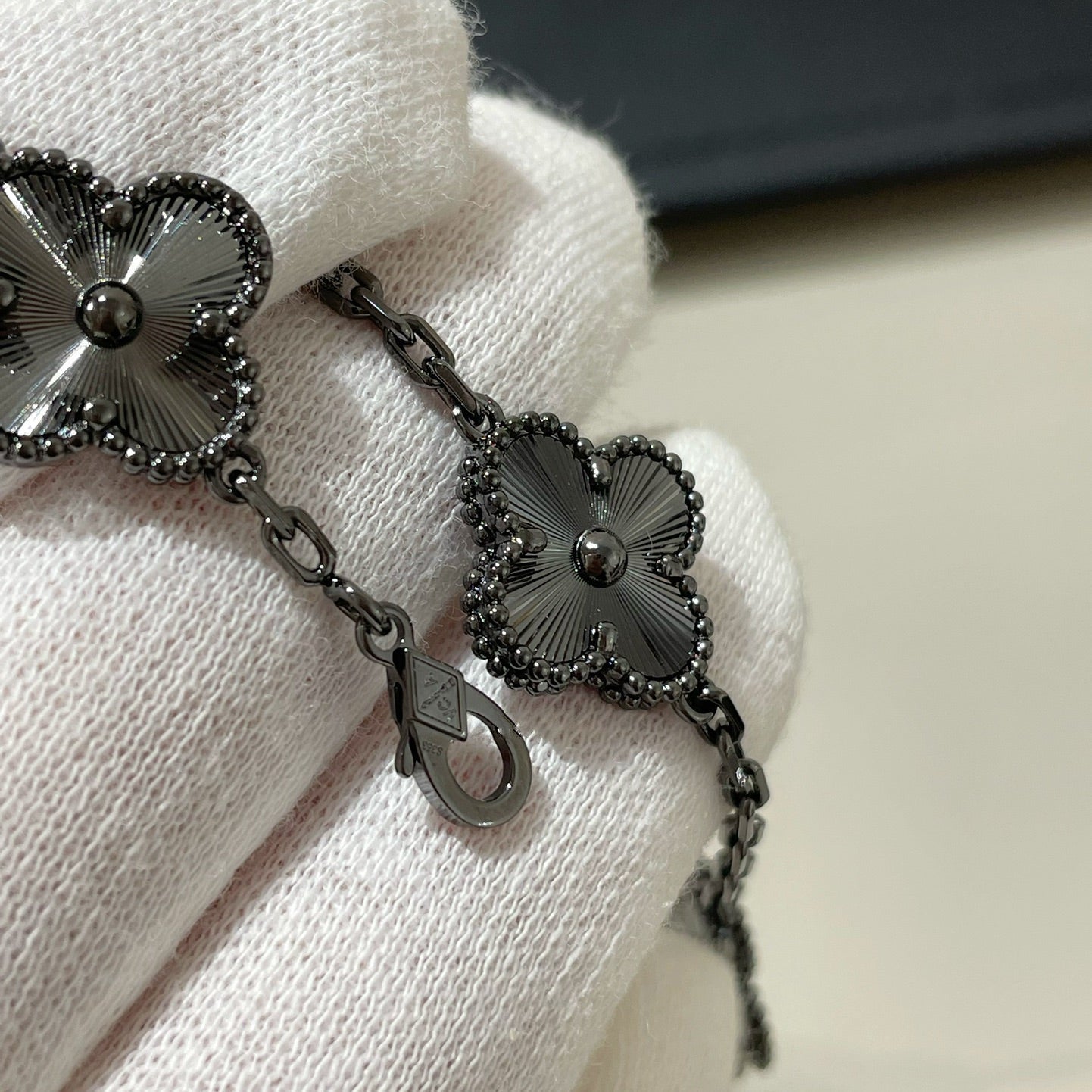 [Okajuri Jewelry]CLOVER 5 MOTIF BLACK BRACELET