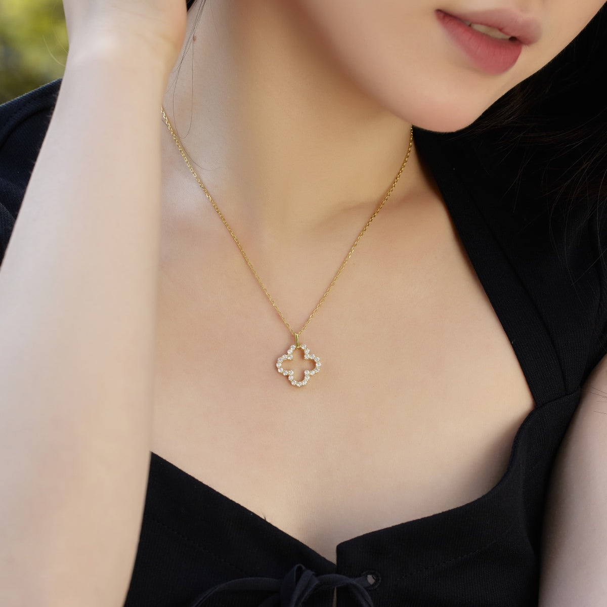 [Okajuri Jewelry]Four-Leaf Clover Hollow Design Exquisite Necklace