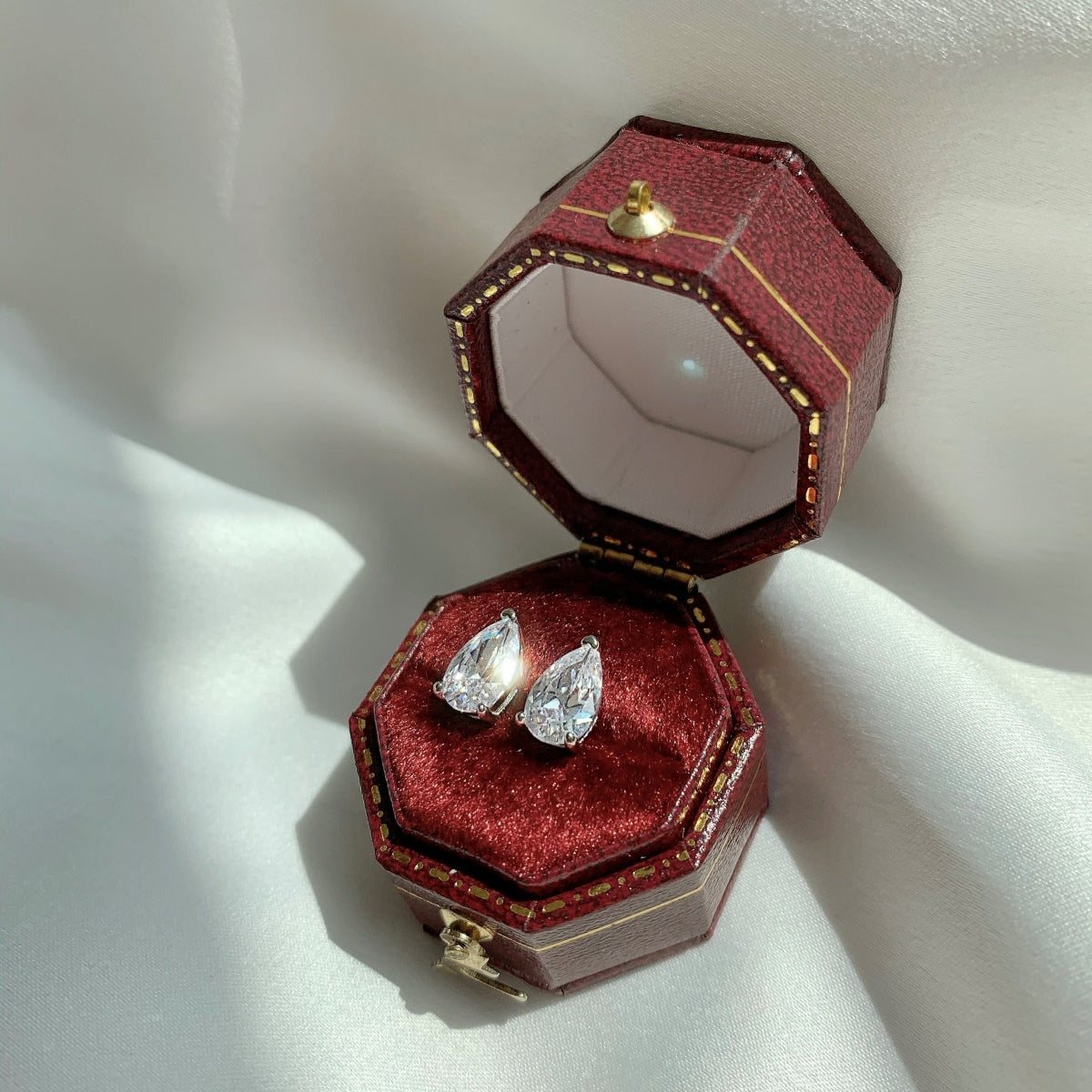 [Okajuri Jewelry]Ornate Water Drop Shape Earrings