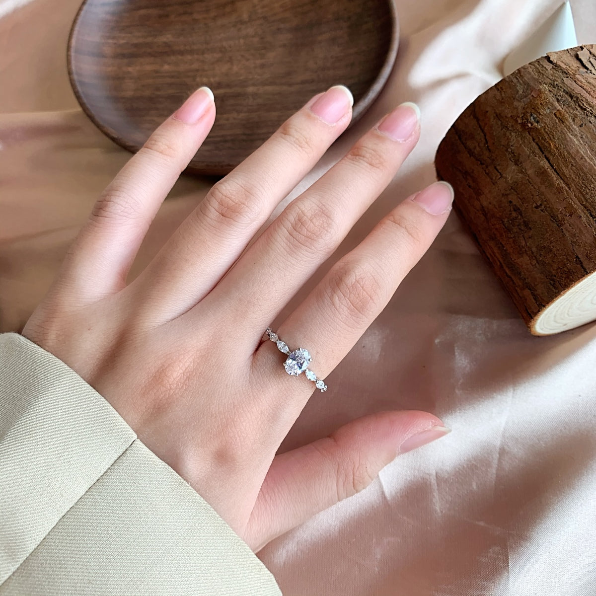 [Okajuri Jewelry]0.75 Carat Luxurious Vibrant Elongated Cushion Cut Daily Ring