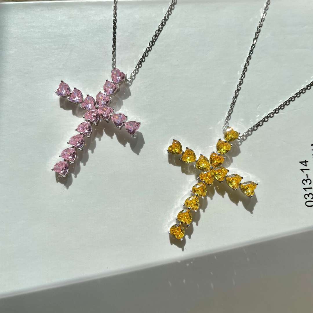 [Okajuri Jewelry]Radiant Cross Shape Necklace