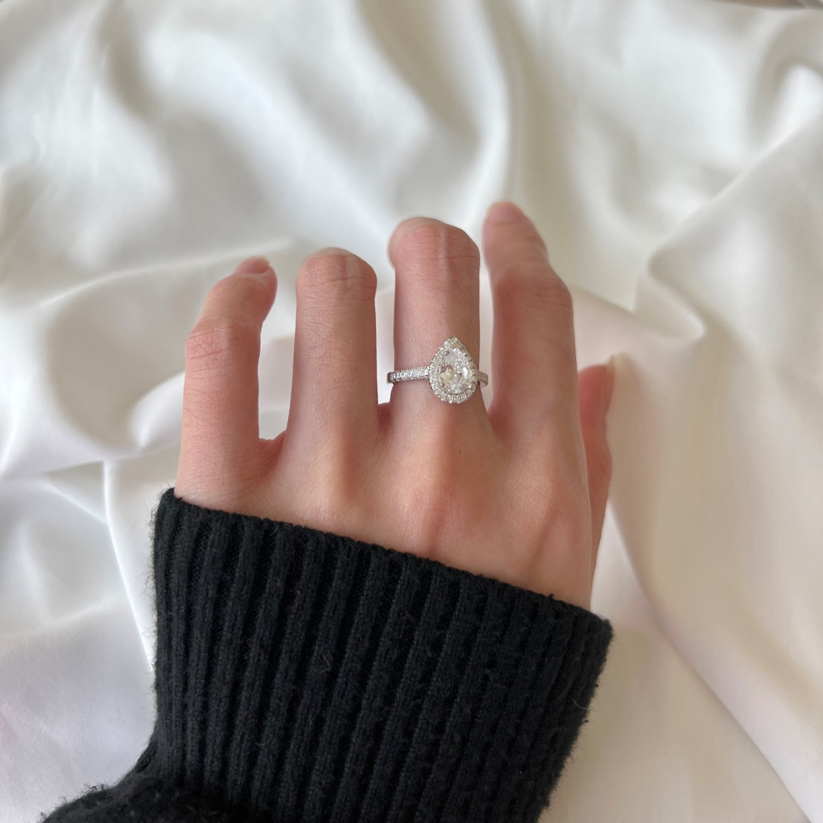 [Okajuri Jewelry]1.0 Carat Luxurious Resplendent Water Drop Shape Wedding Ring