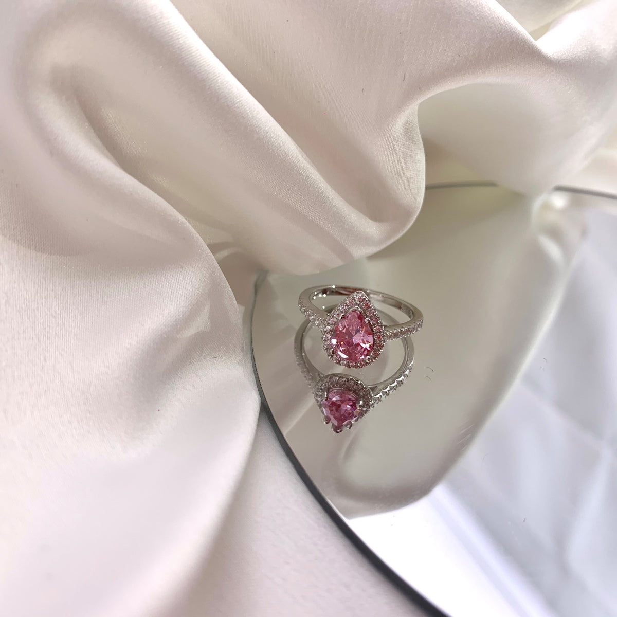 [Okajuri Jewelry]1.0 Carat Luxurious Resplendent Water Drop Shape Wedding Ring