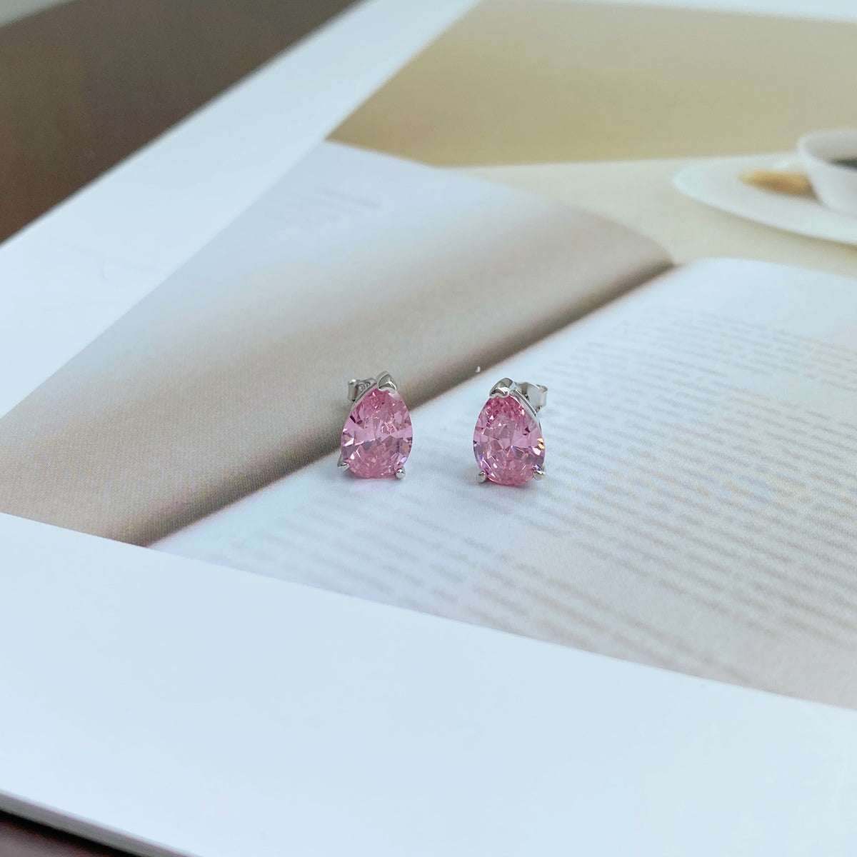 [Okajuri Jewelry]Ornate Water Drop Shape Earrings