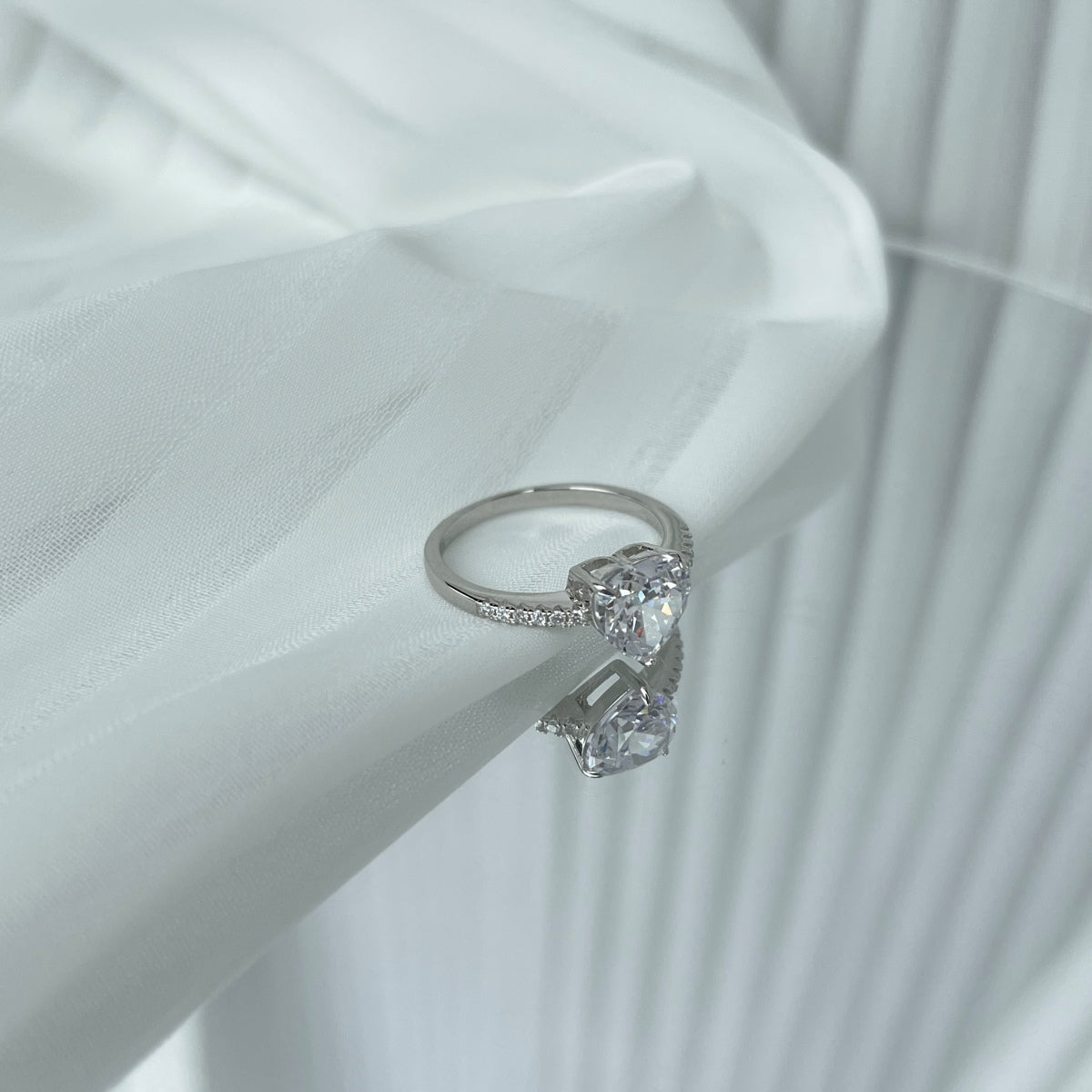 [Okajuri Jewelry]2.0 Carat Dazzling Lustrous Heart Cut Lover Ring