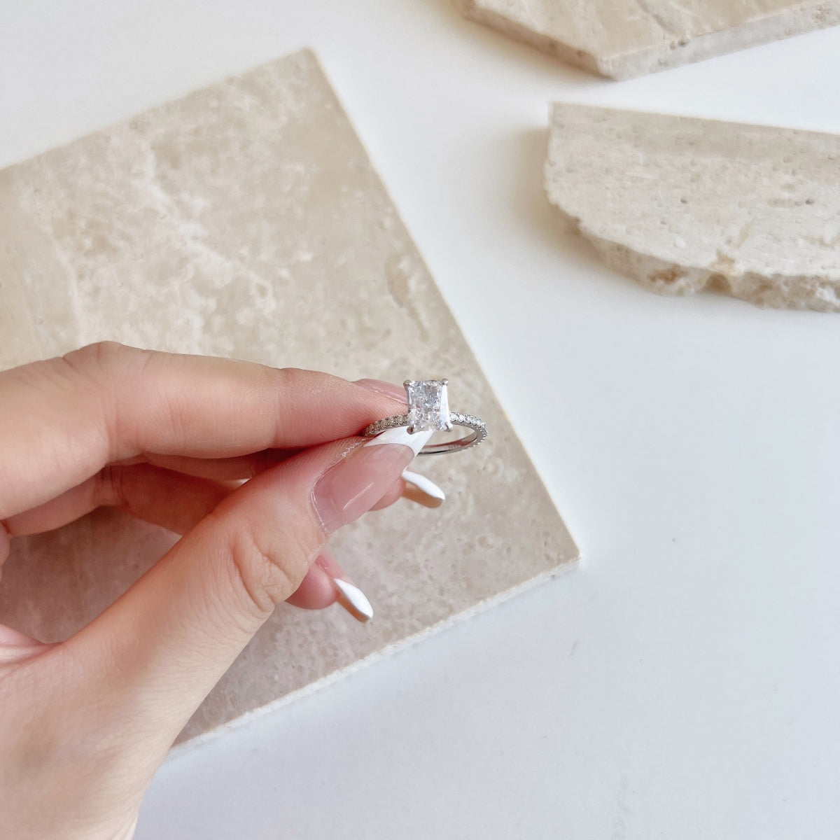 [Okajuri Jewelry]2.0 Carat Dazzling Sparkling Radiant Cut Party Ring