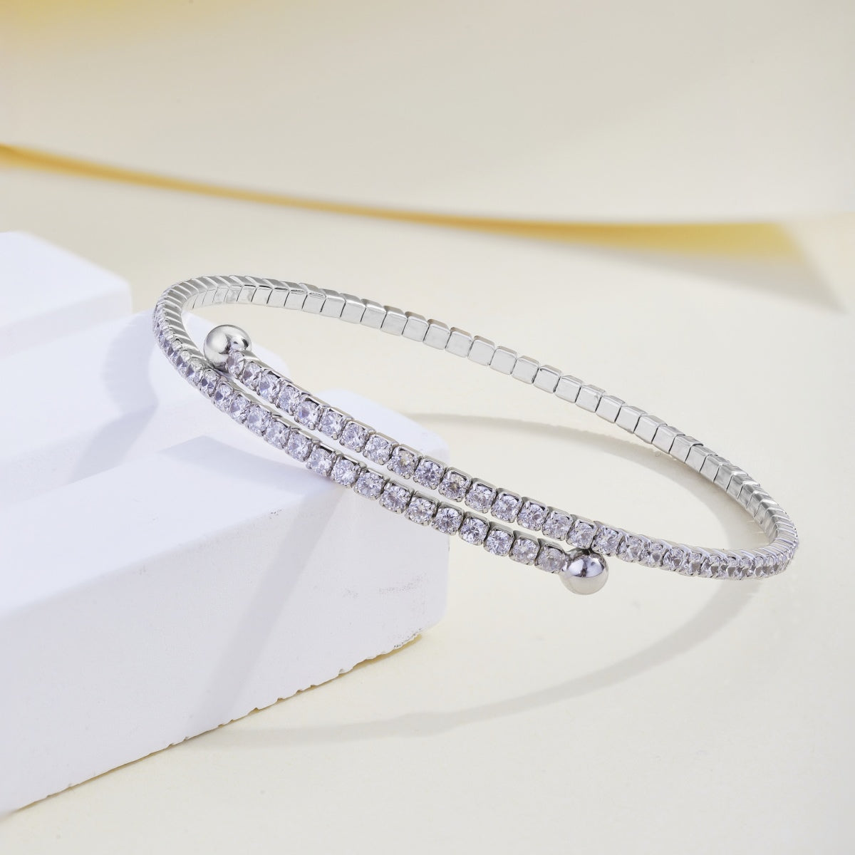 [Okajuri Jewelry]Row of Diamonds Round Fashion Bracelet