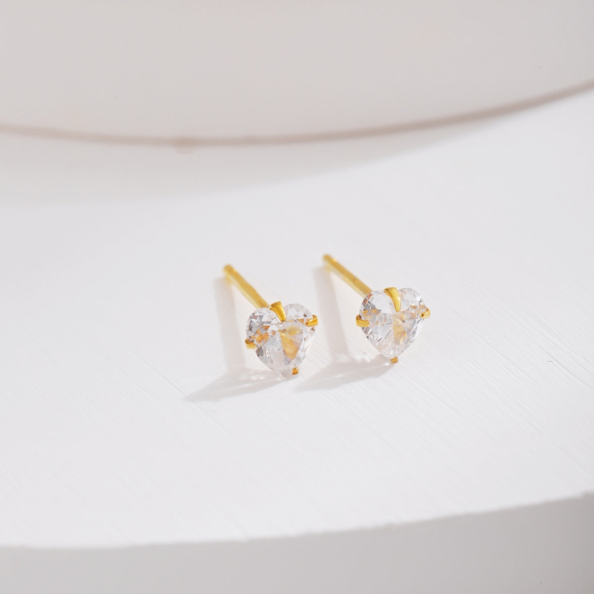 [Okajuri Jewelry]Sparkling Heart Shaped Simple Earrings