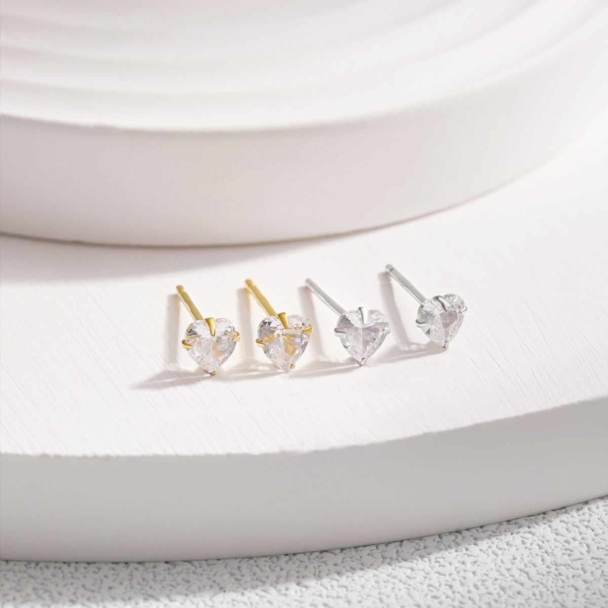 [Okajuri Jewelry]Sparkling Heart Shaped Simple Earrings