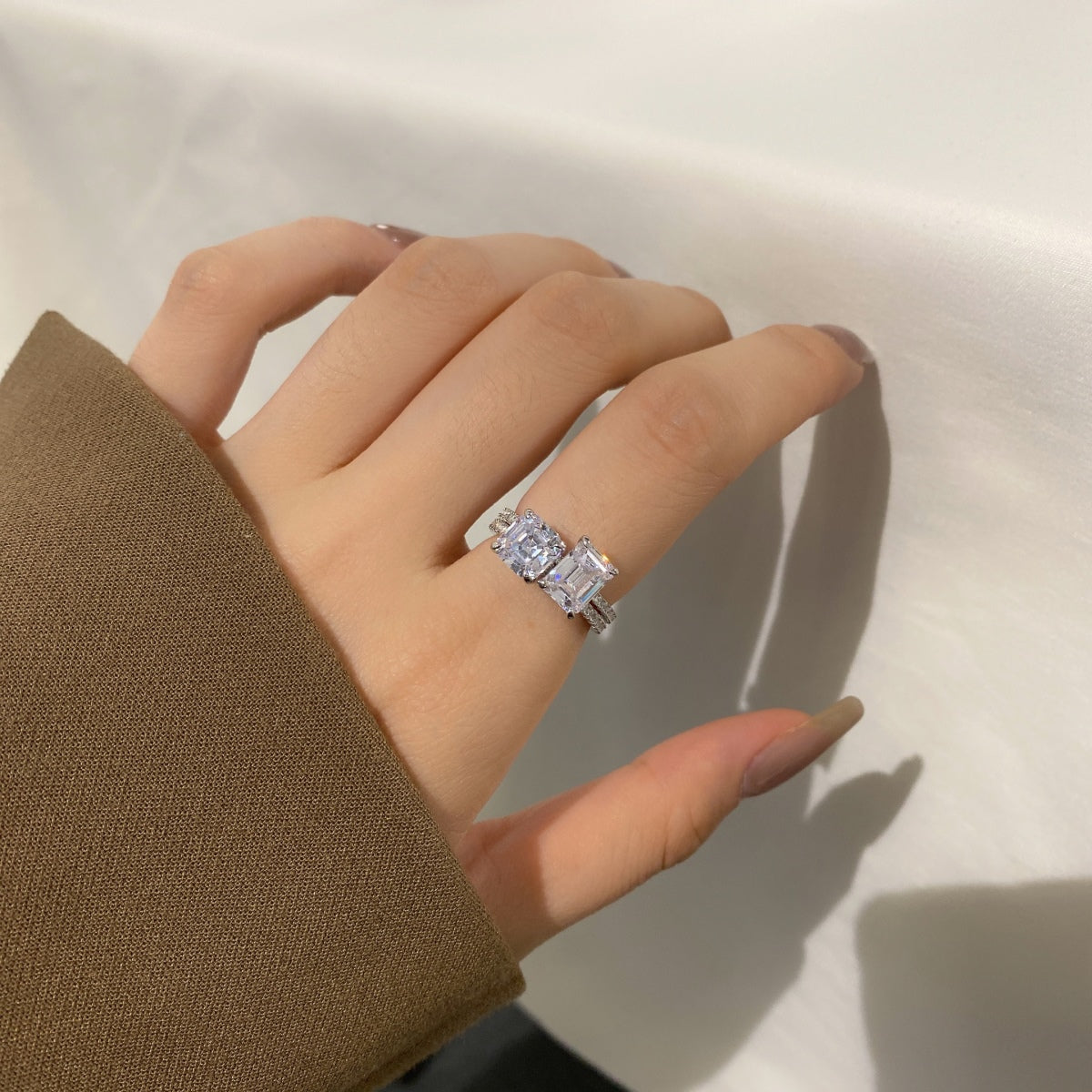 [Okajuri Jewelry]2.0 Carat Scintillating Ornate Radiant Cut Party Ring