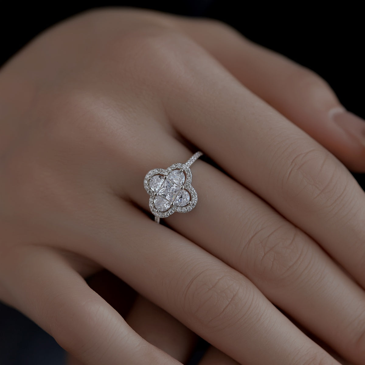 [Okajuri Jewelry]Luxurious Eternity Flower Shape Banquet Ring