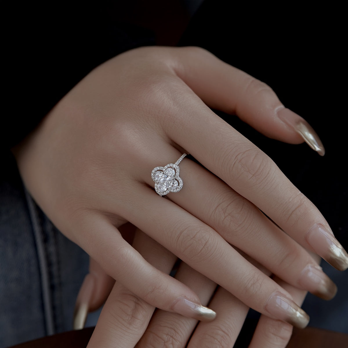 [Okajuri Jewelry]Luxurious Eternity Flower Shape Banquet Ring