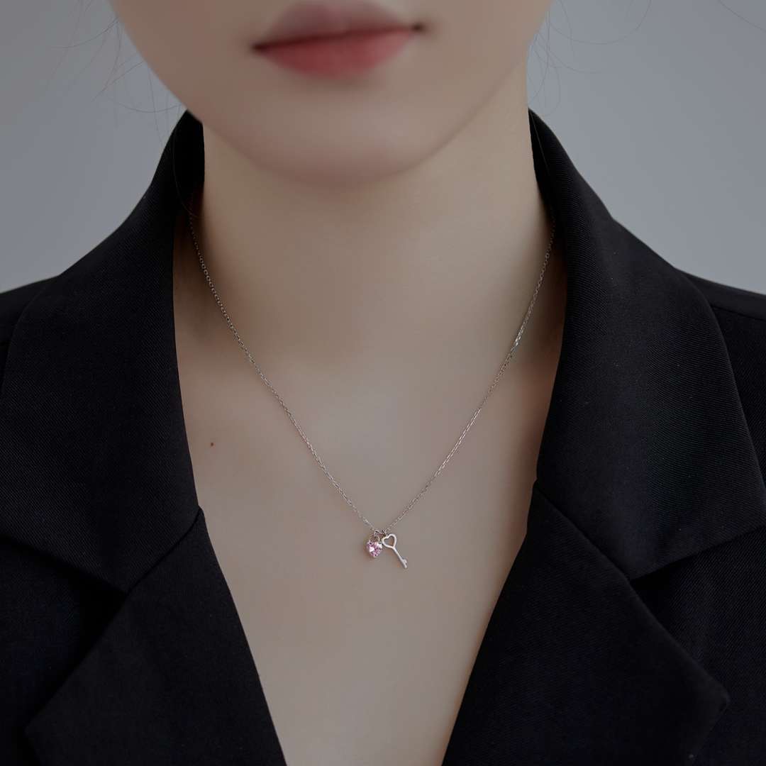 [Okajuri Jewelry]Unique Heart Shape Key Pendent Necklace