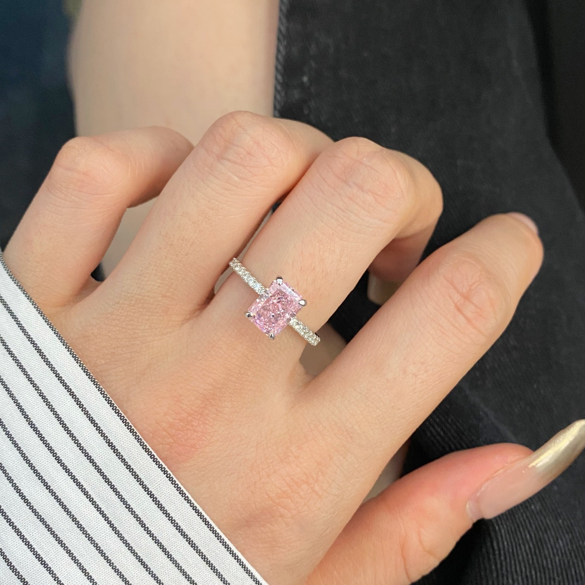 [Okajuri Jewelry]2.0 Carat Dazzling Sparkling Radiant Cut Party Ring