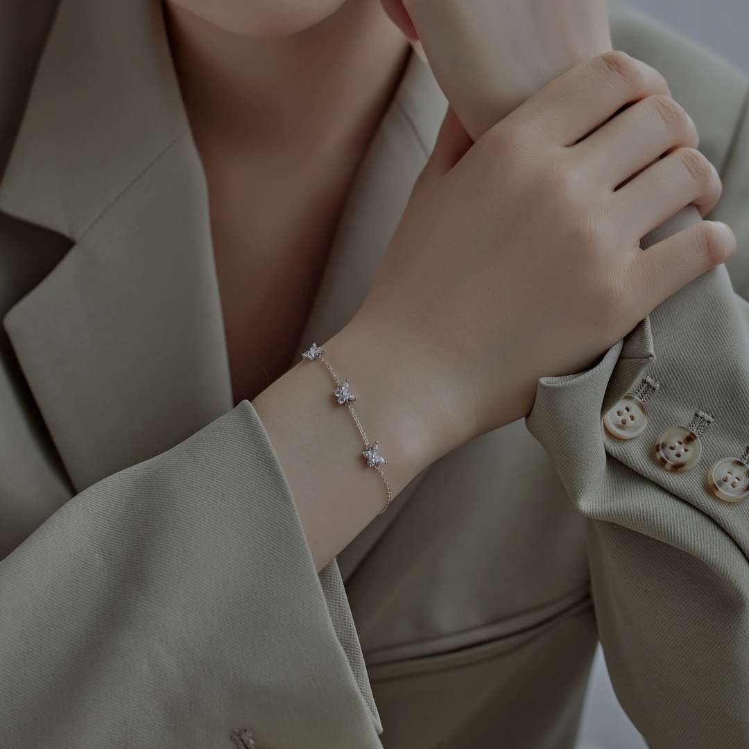 [Okajuri Jewelry]Radiant Butterfly Shape Necklace