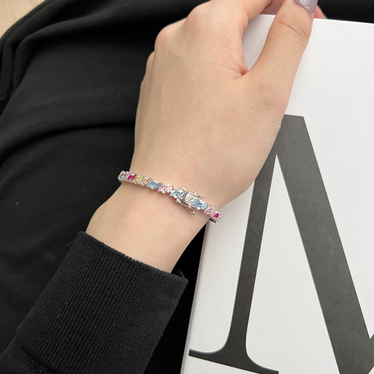 [Okajuri Jewelry]Ornate Sparkling Multi Cut Party Bracelet