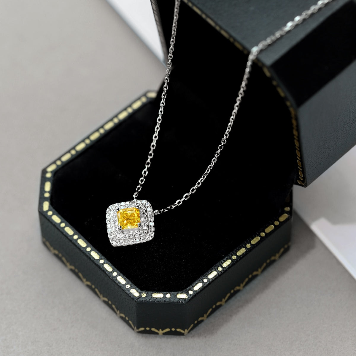 [Okajuri Jewelry]Sparkling Asscher Cut Necklace