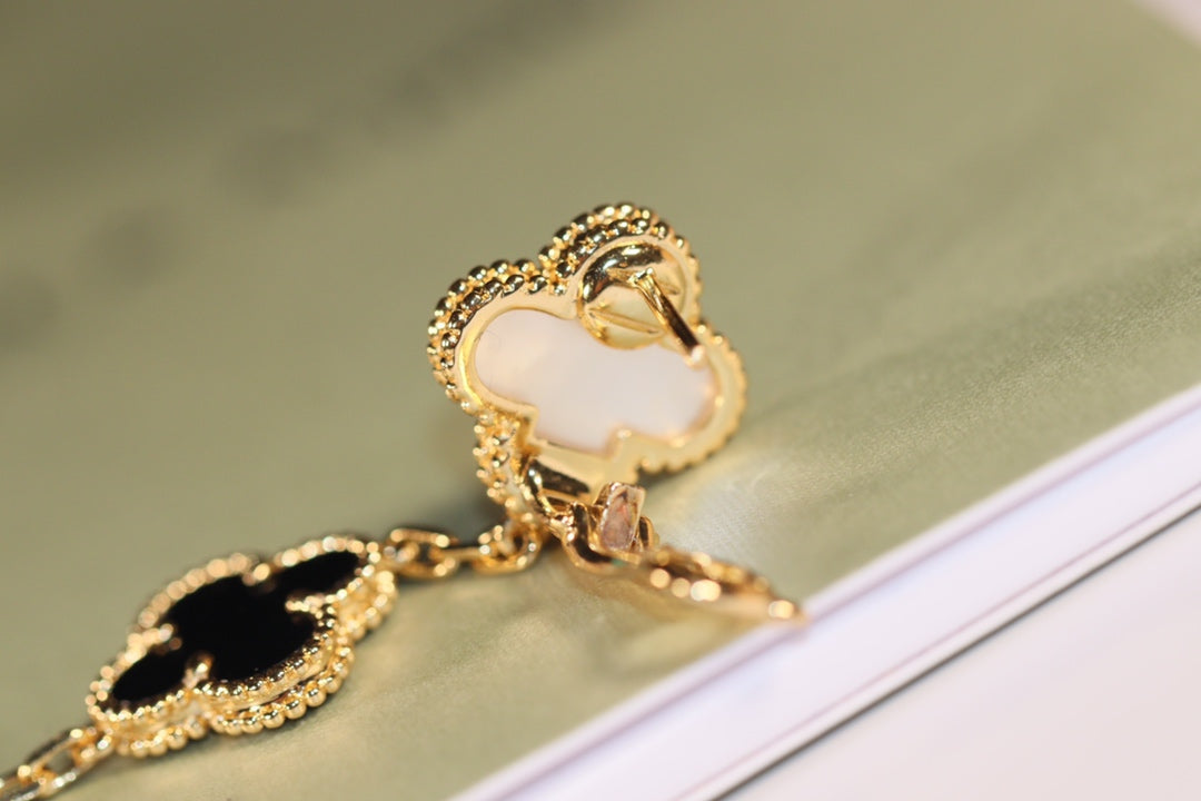 [Okajuri Jewelry]CLOVER EARRINGS GOLD ONYX MOP 3 MOTIF