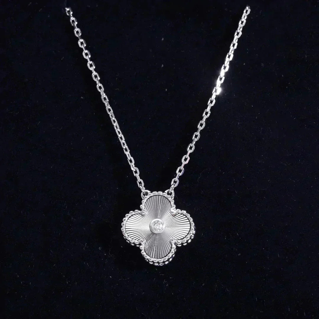 [Okajuri Jewelry]CLOVER  15MM DIAMOND LASER NECKLACE SILVER
