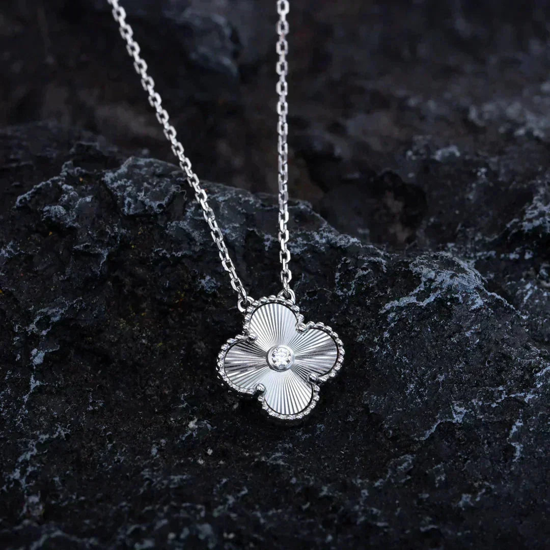 [Okajuri Jewelry] CLOVER  15MM DIAMOND LASER NECKLACE SILVER