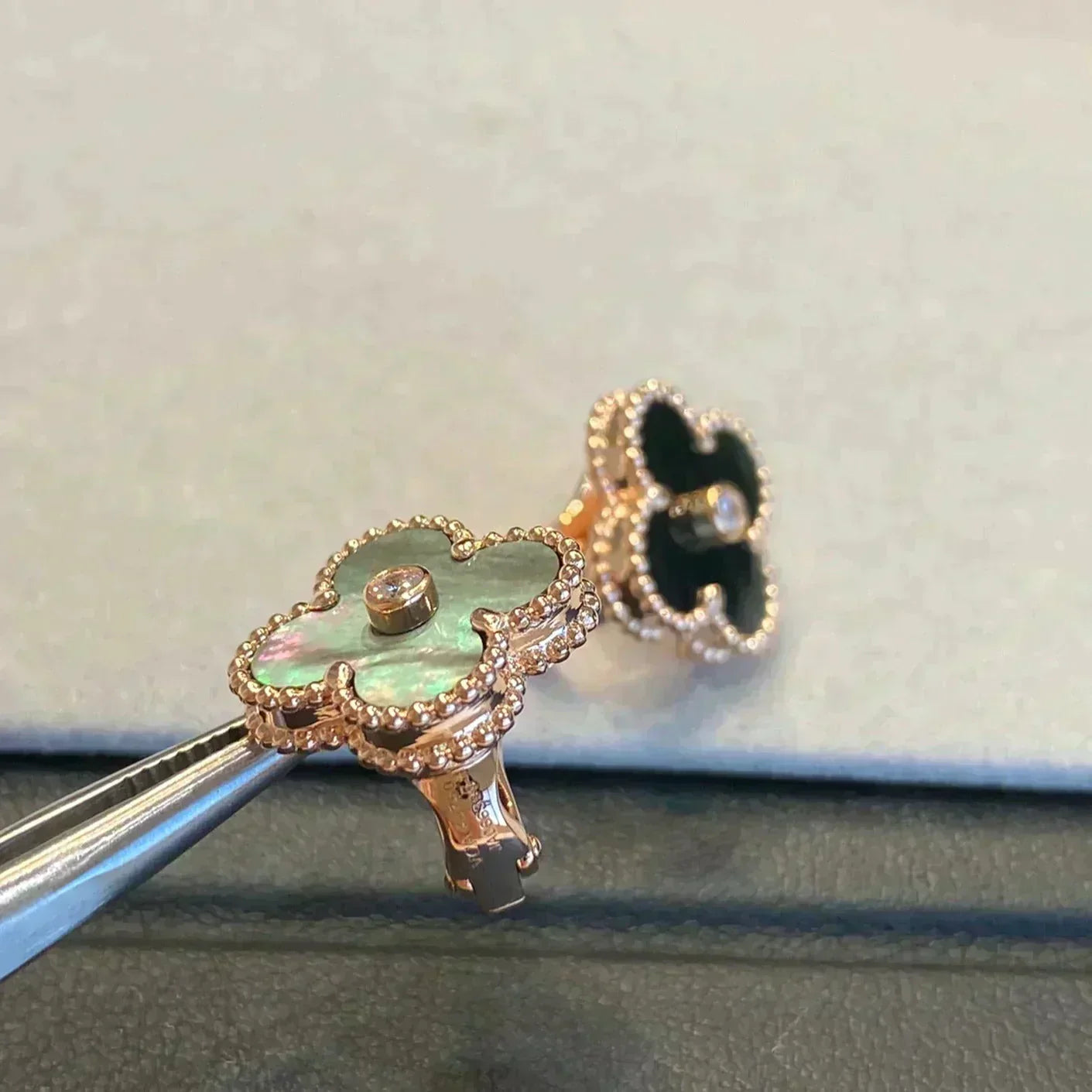 [Okajuri Jewelry]CLOVER MEDIUM 1 MOTIFS GRAY MOP  DIAMOND EARRINGS