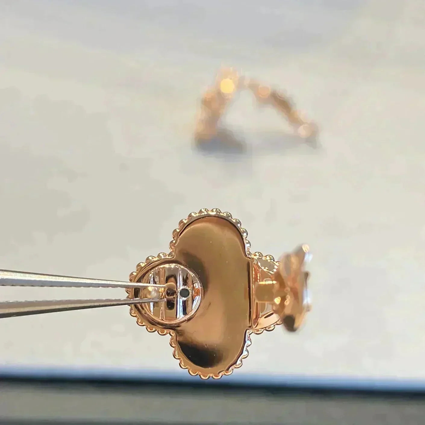 [Okajuri Jewelry]CLOVER MEDIUM 1 MOTIFS GRAY MOP  DIAMOND EARRINGS