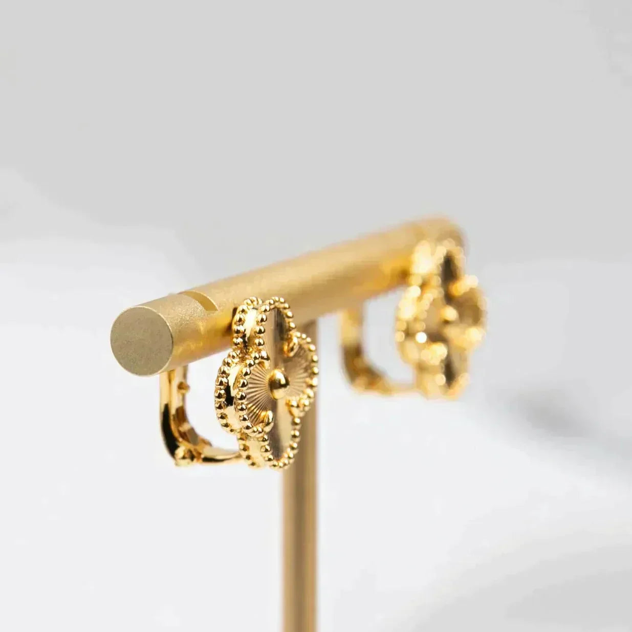 [Okajuri Jewelry]CLOVER MEDIUM 1 MOTIFS LASER EARRINGS