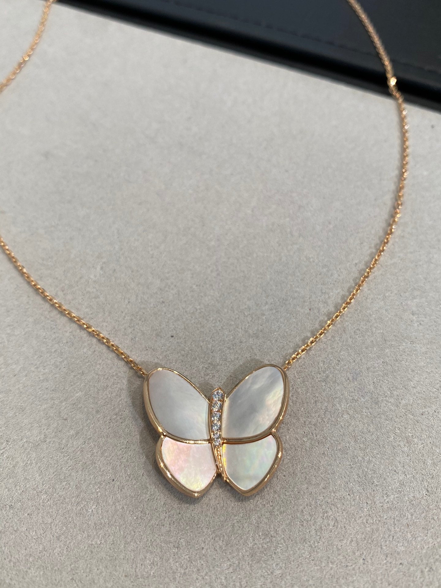 [Okajuri Jewelry]BUTTERFLY GOLD MOP DIAMOND NECKLACE