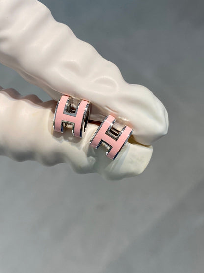 [Okajuri Jewelry]MINI POP H SILVER EARRINGS PINK