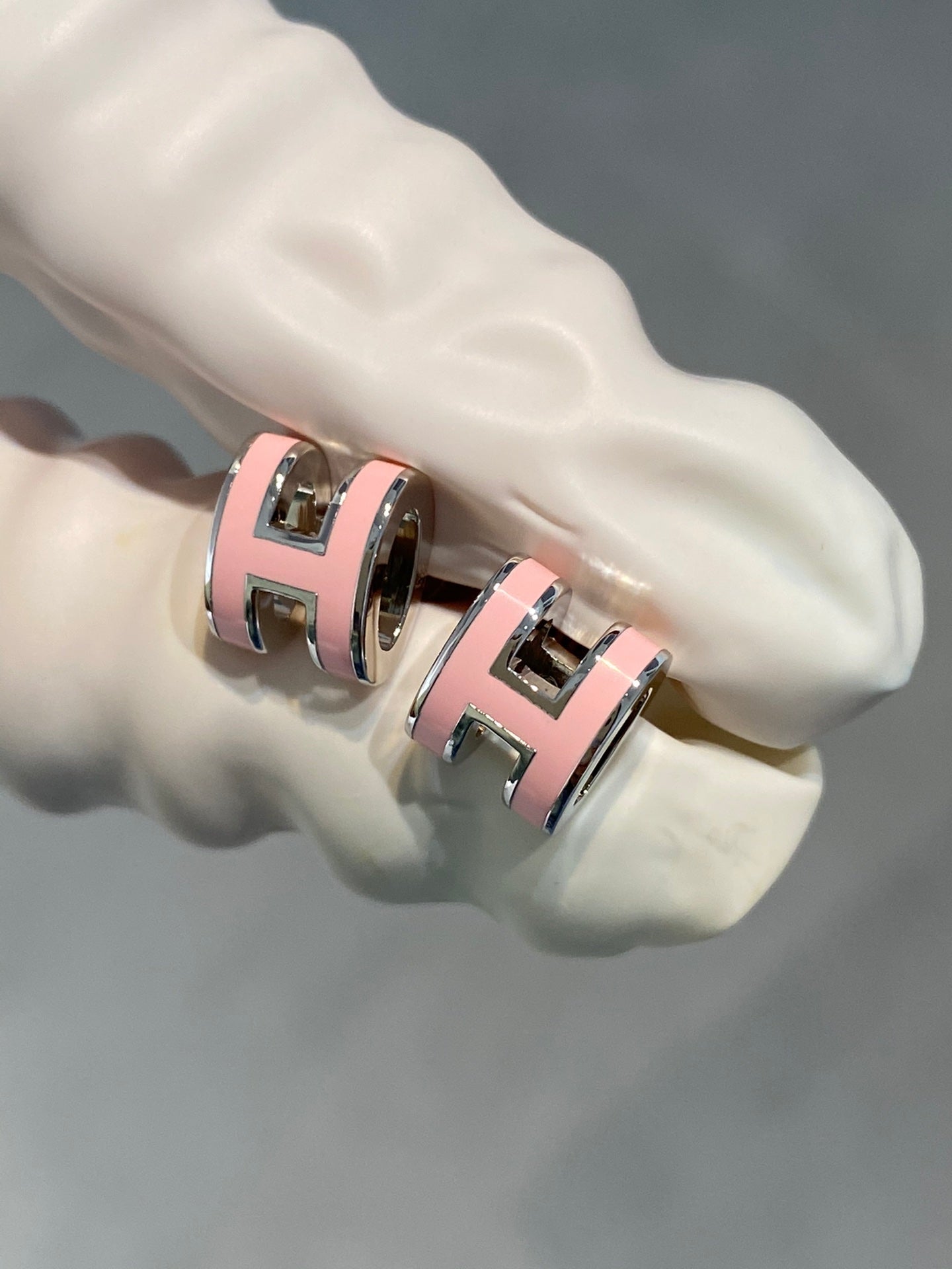 [Okajuri Jewelry]MINI POP H SILVER EARRINGS PINK