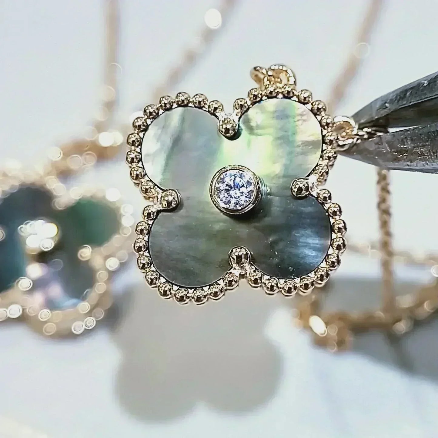 [Okajuri Jewelry]CLOVER 15MM DIAMOND AND MOTHER-OF-GREY NECKLACE