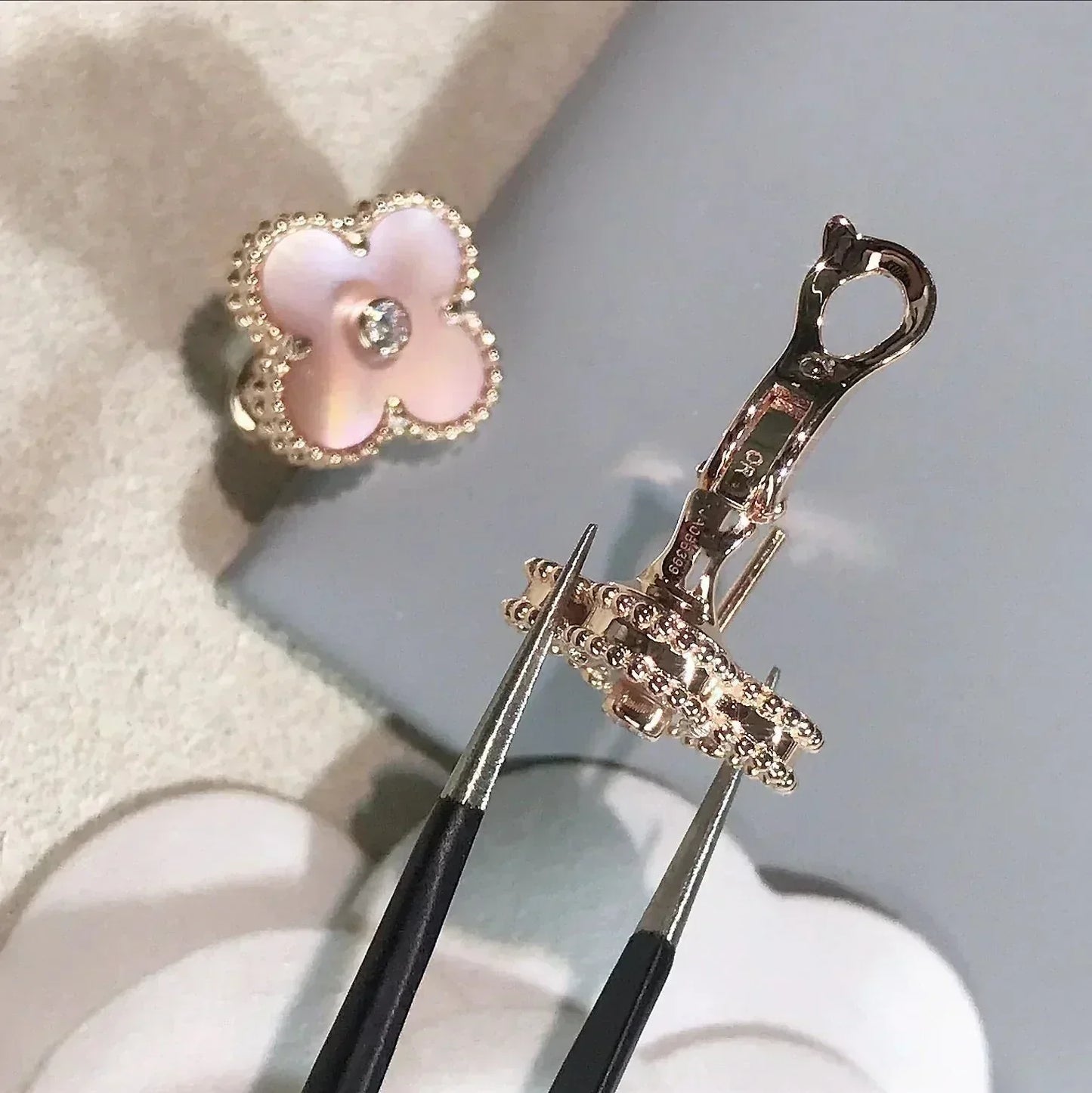 [Okajuri Jewelry]CLOVER MEDIUM 1 MOTIFS  PINK MOP DIAMOND EARRINGS