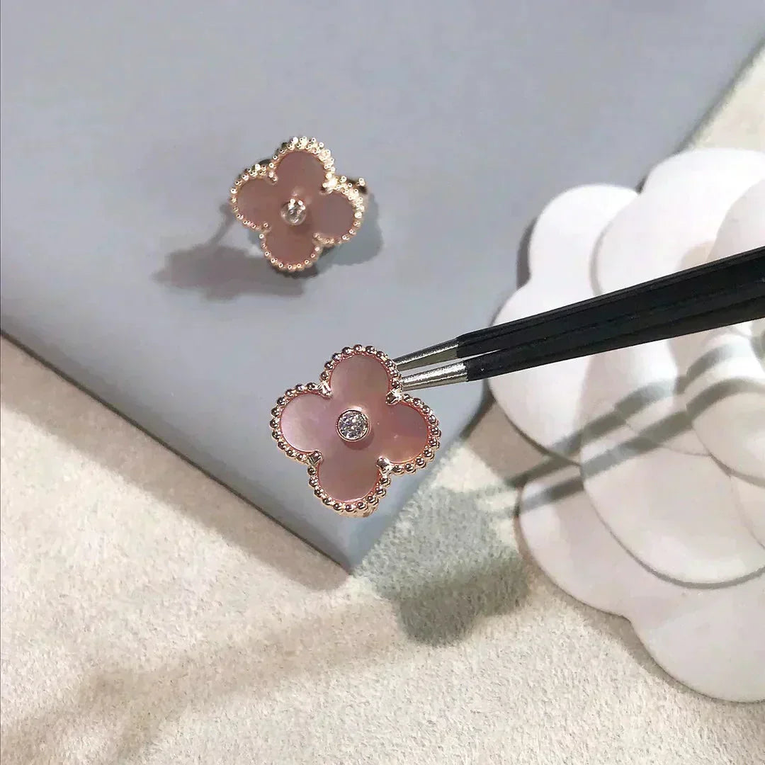 [Okajuri Jewelry]CLOVER MEDIUM 1 MOTIFS  PINK MOP DIAMOND EARRINGS