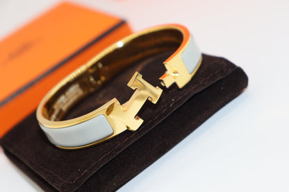 [Okajuri Jewelry]H LIGHT BLUE BRACELET