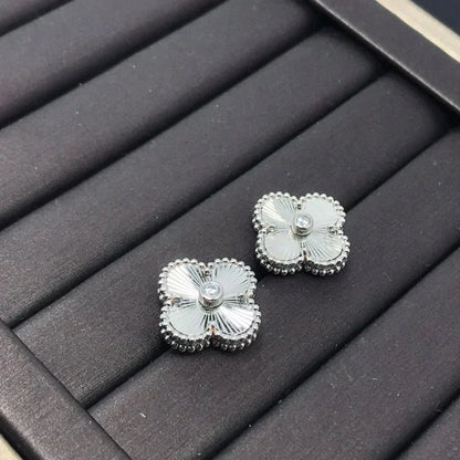 [Okajuri Jewelry]CLOVER MINI 9.5MM LASER EARRINGS