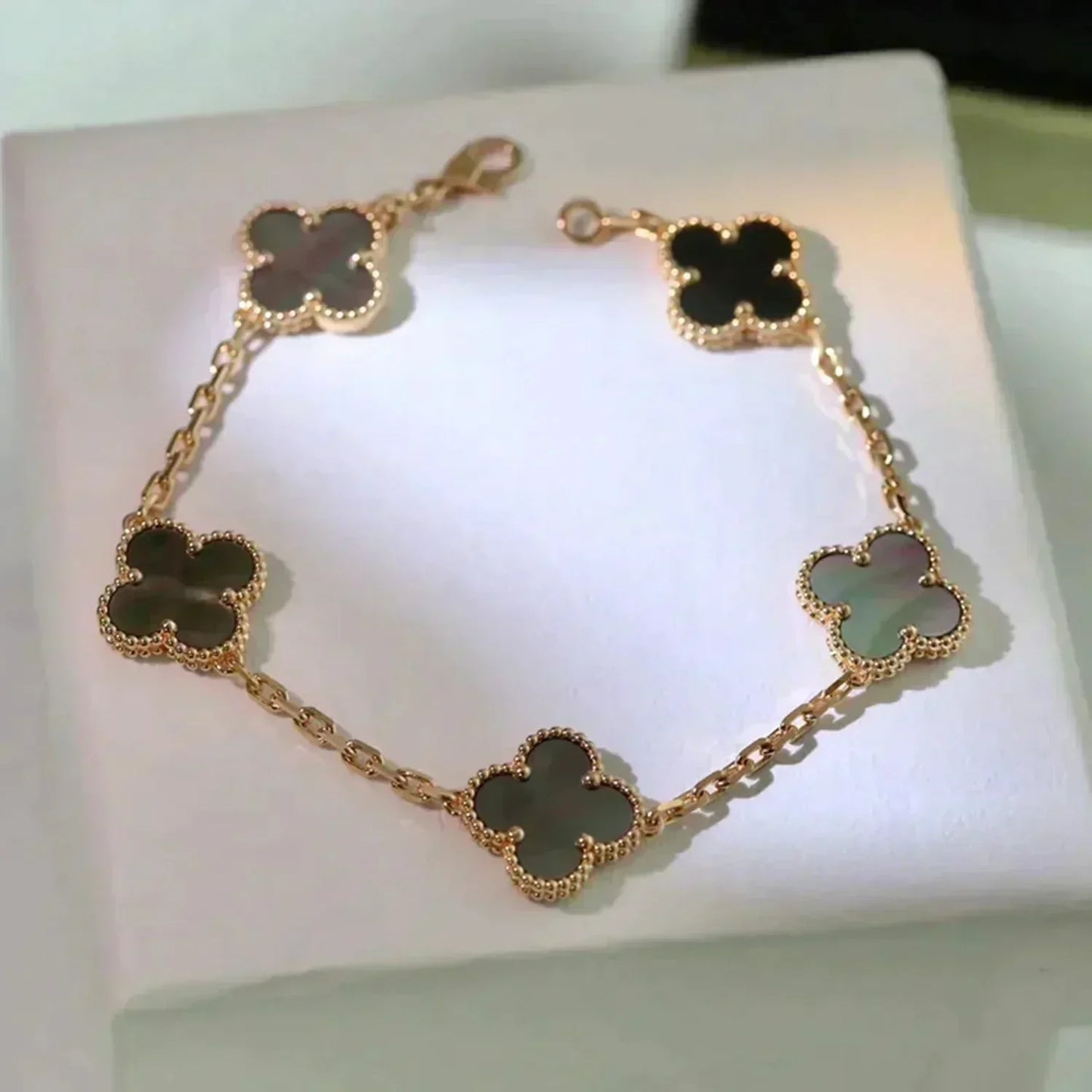 [Okajuri Jewelry]CLOVER 5 MOTIF GRAY MOP  BRACELET