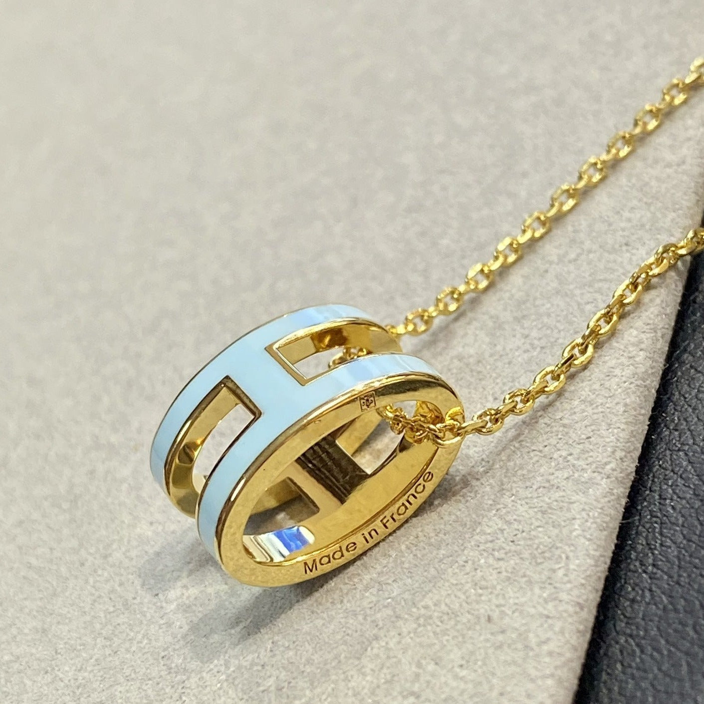 [Okajuri Jewelry]POP H LIGHT BLUE NECKLACE