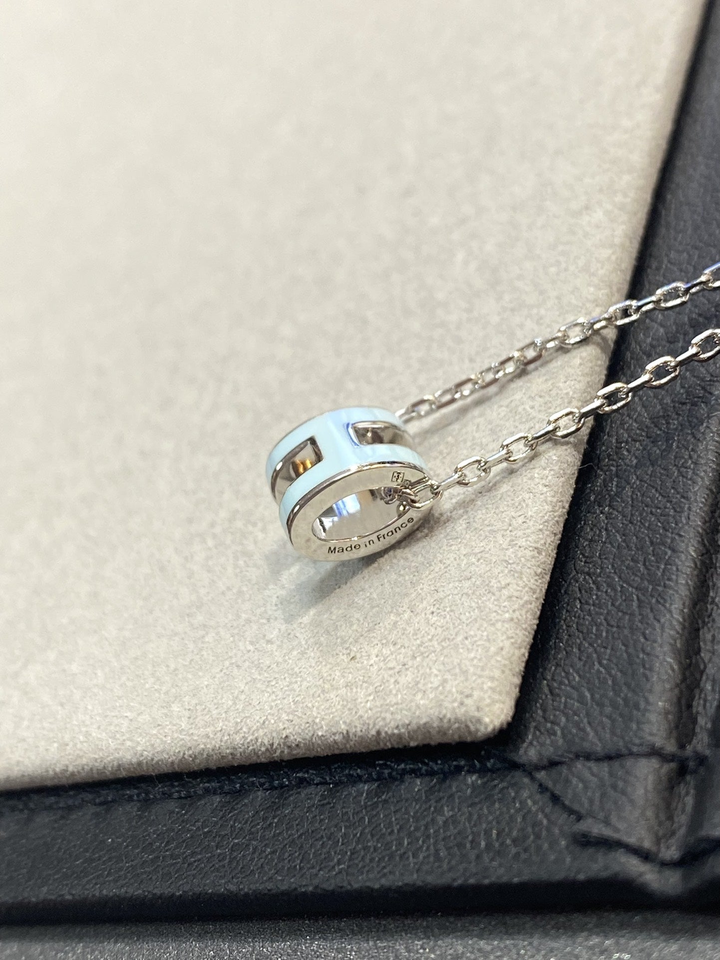 [Okajuri Jewelry]POP H LIGHT BLUE NECKLACE