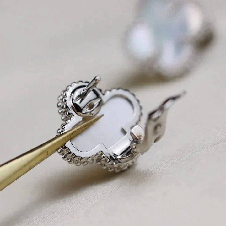 [Okajuri Jewelry] CLOVER MEDIUM 1 MOTIFS  WHITE MOP EARRINGS SILVER