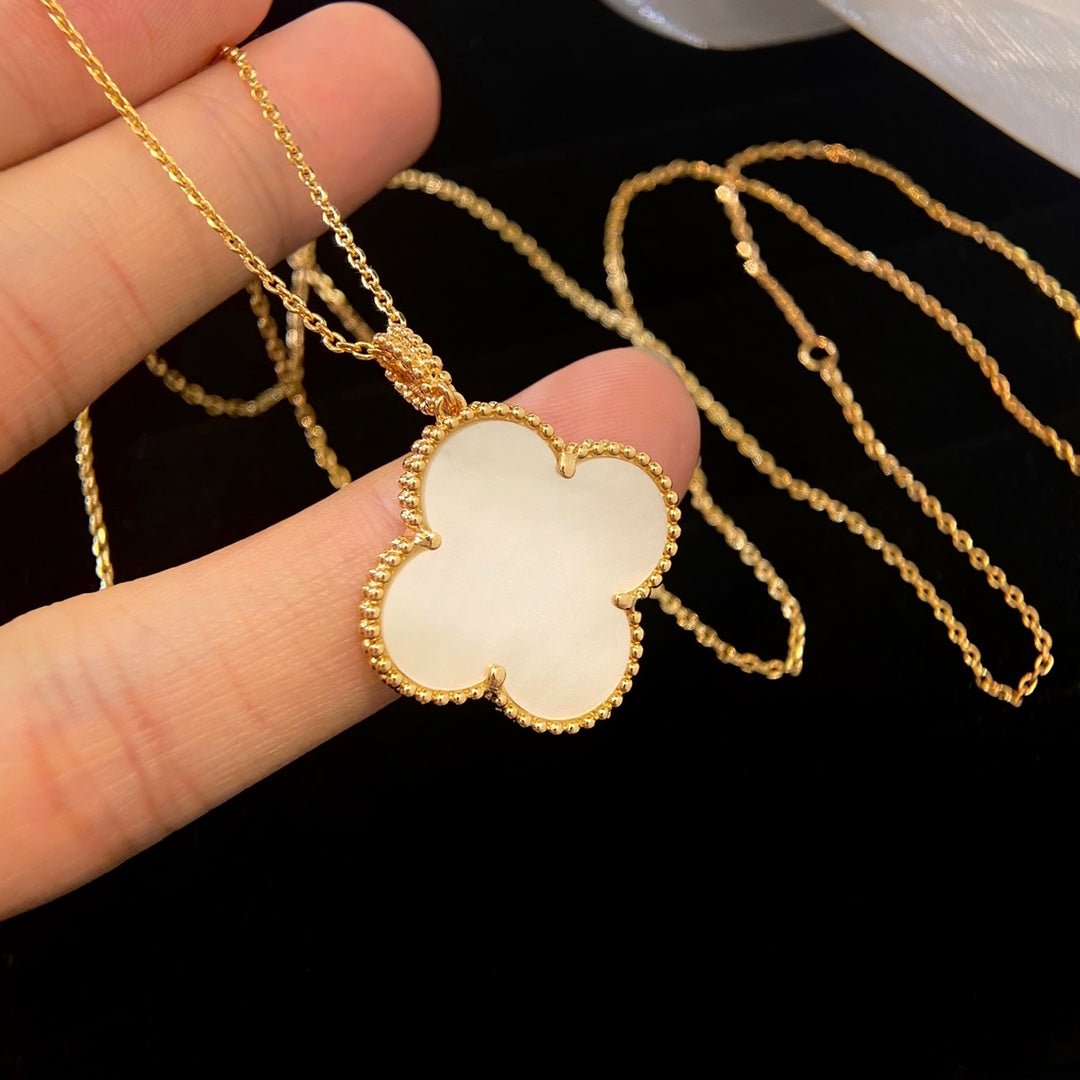 [Okajuri Jewelry]CLOVER 25MM MOP LARGE PENDANT NECKLACE