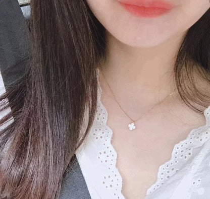 [Okajuri Jewelry]CLOVER MINI 9.5MM WHITE MOTHER-OF-PEARL NECKLACE