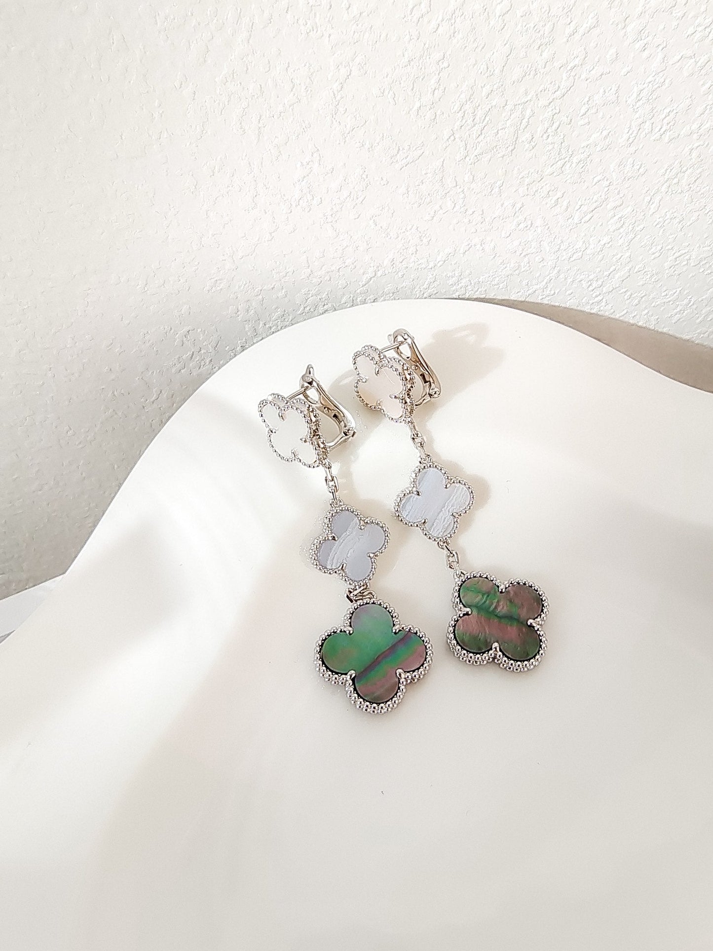 [Okajuri Jewelry]CLOVER 3 MOTIFS CHALCEDONY DARK MOP SILVER EARRINGS