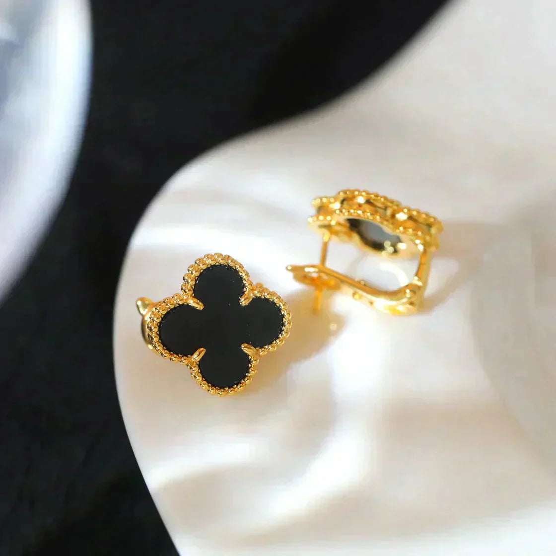 [Okajuri Jewelry]CLOVER MEDIUM 1 MOTIFS  ONYX STUD EARRINGS