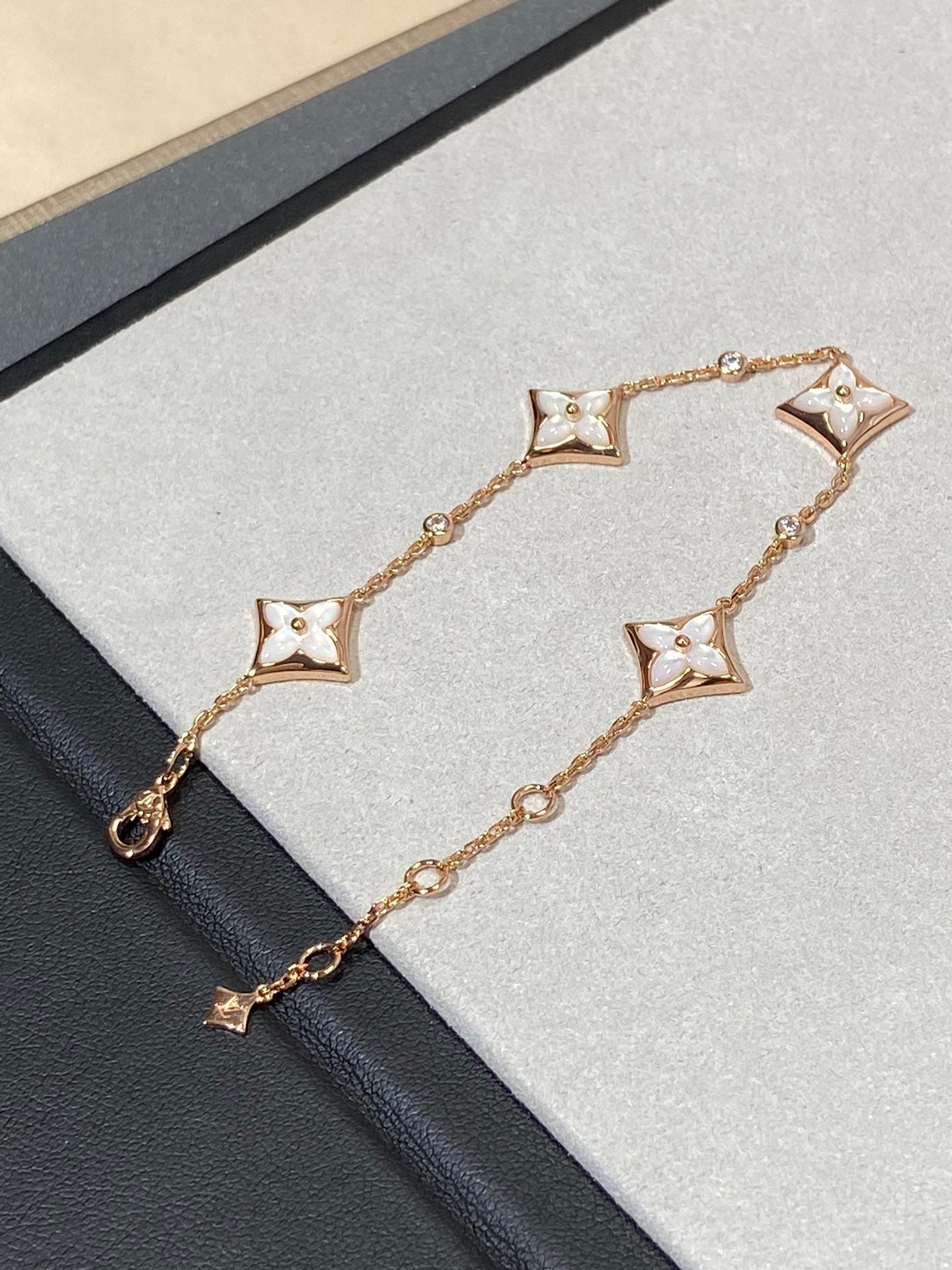 [Okajuri Jewelry]STAR 4 MOTIF MOP DIAMOND PINK GOLD BRACELET