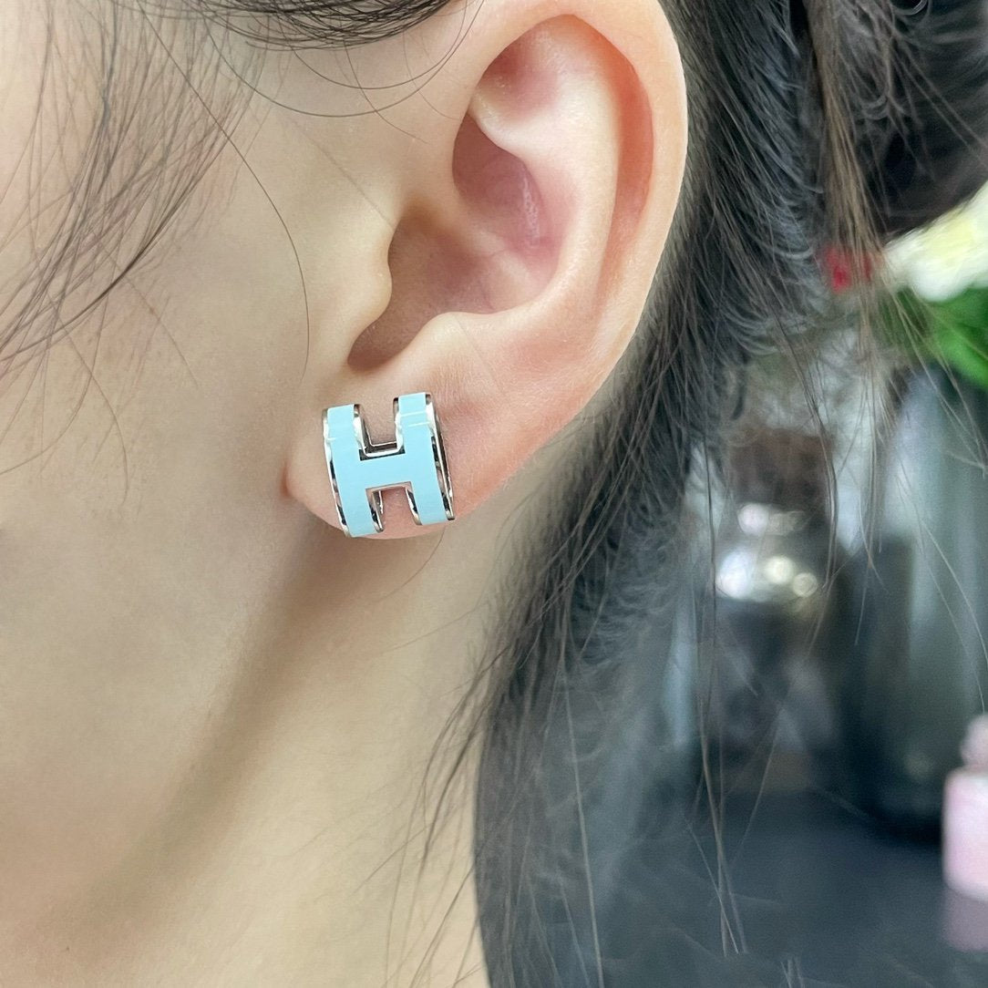 [Okajuri Jewelry]POP H SKY BLUE STUD EARRINGS