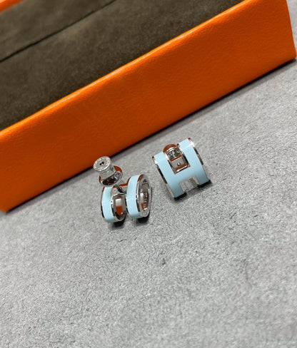 [Okajuri Jewelry]POP H SKY BLUE STUD EARRINGS