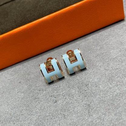 [Okajuri Jewelry]POP H SKY BLUE STUD EARRINGS