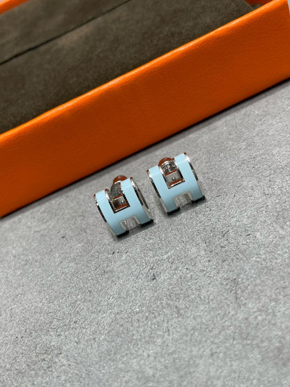 [Okajuri Jewelry]POP H SKY BLUE STUD EARRINGS